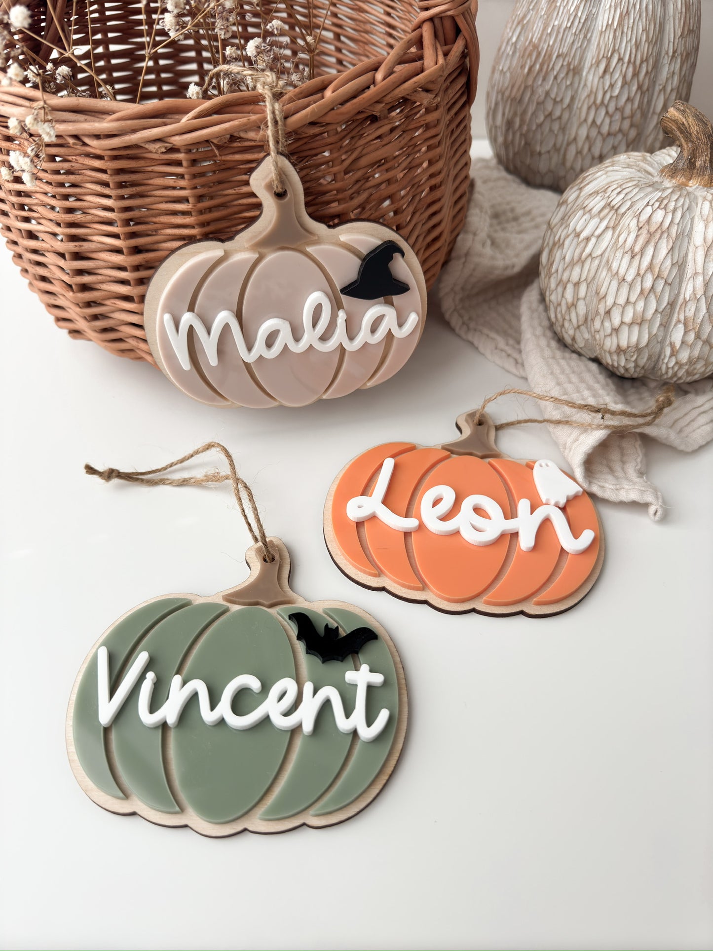Halloweenkörbchen mit personalisiertem Kürbisanhänger