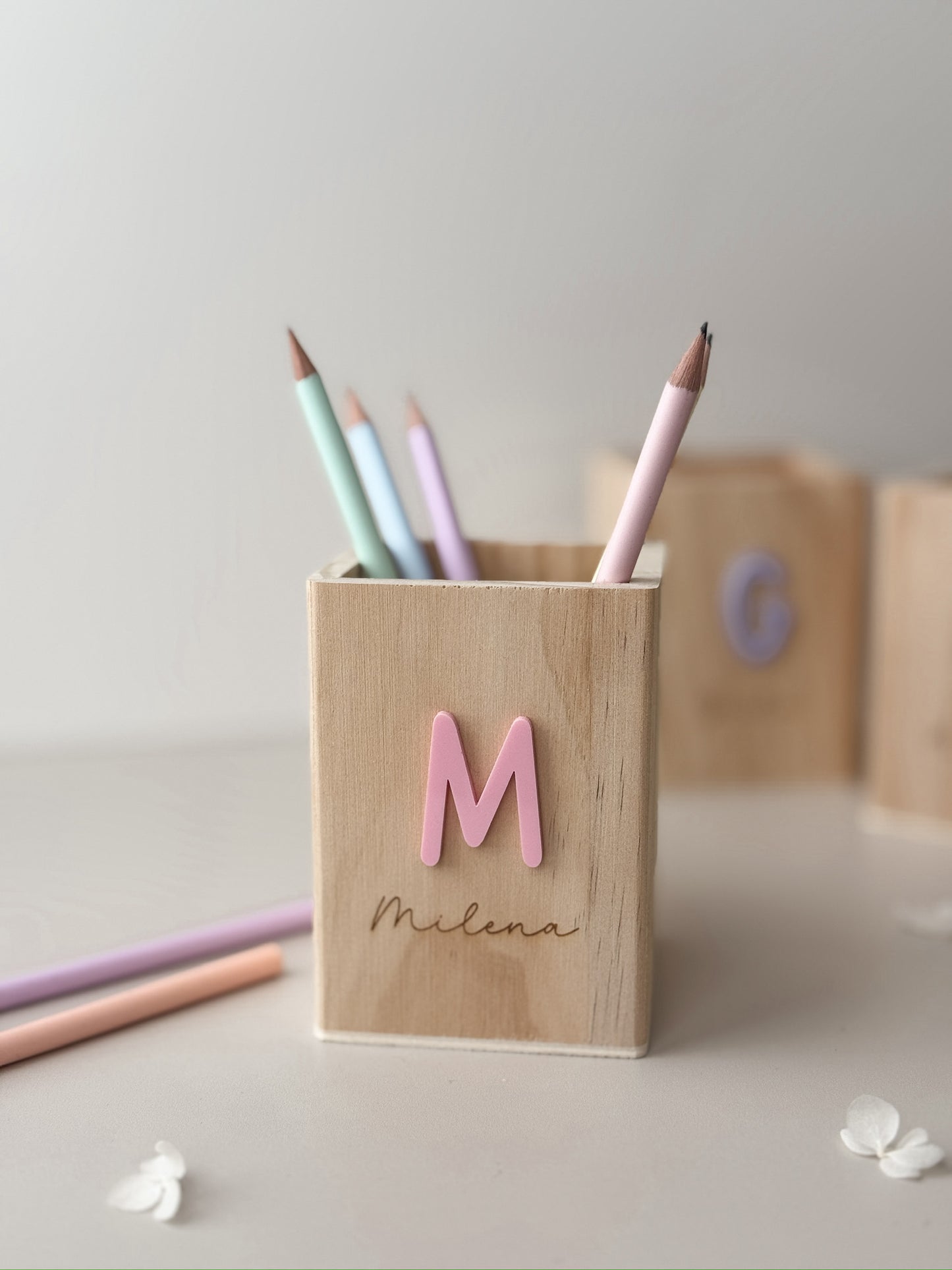 Personalisierter Stiftehalter aus Holz