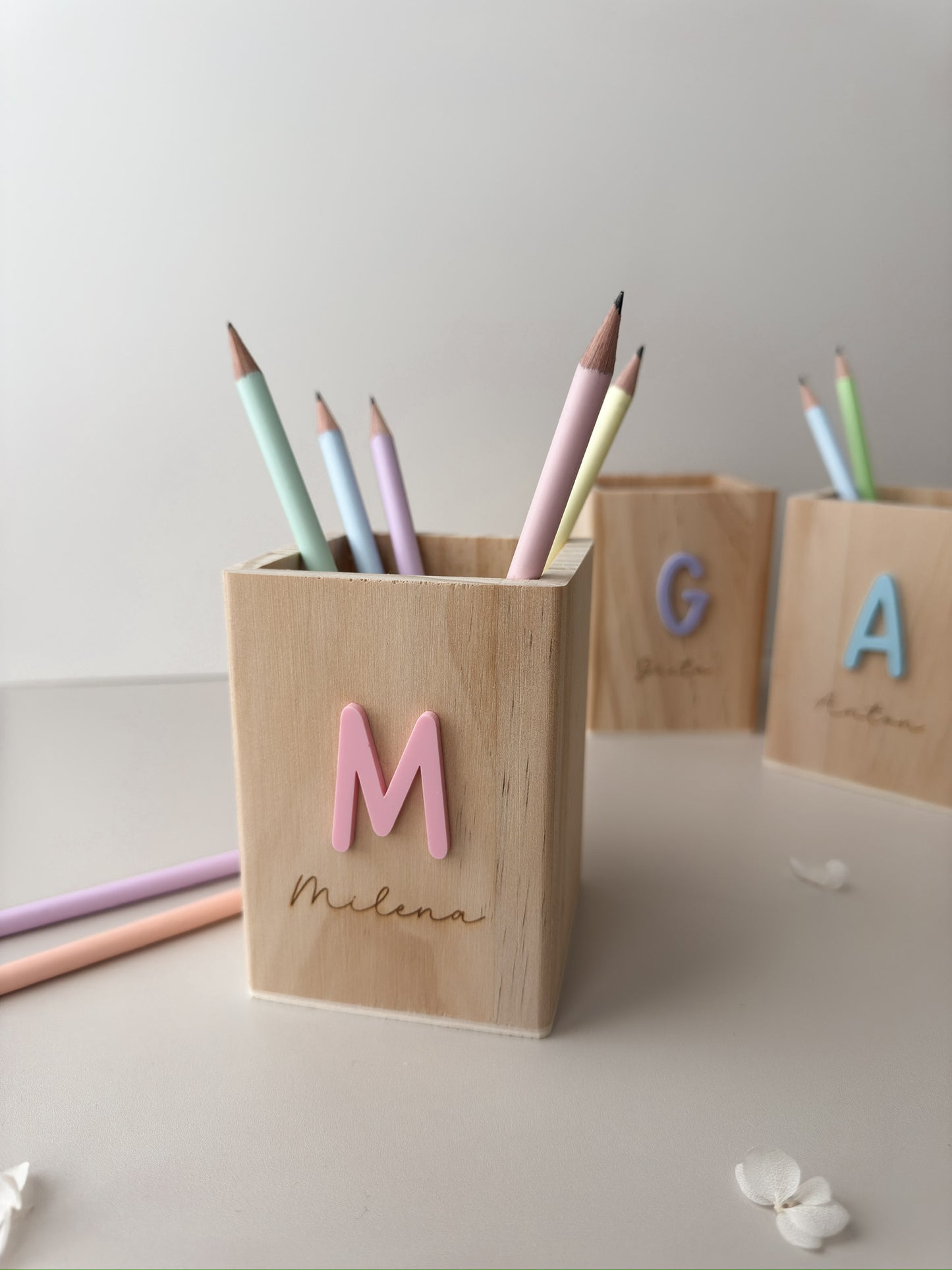 Personalisierter Stiftehalter aus Holz