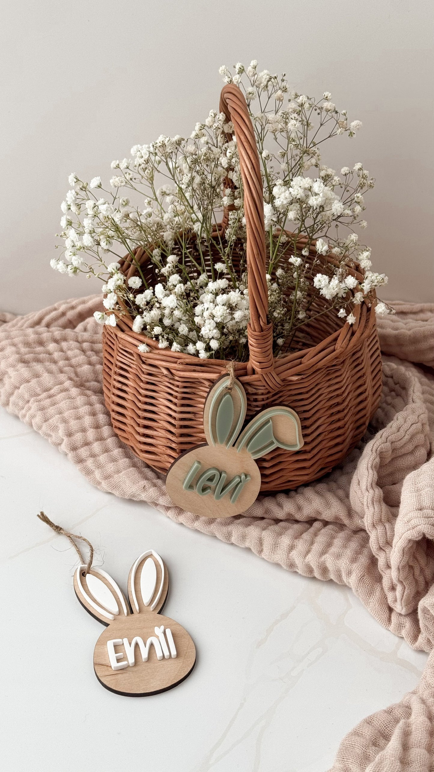 Osterkörbchen mit personalisiertem Hasen-Anhänger
