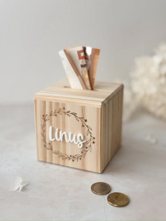 Spardose aus Holz mit floralem Kranz & Namen