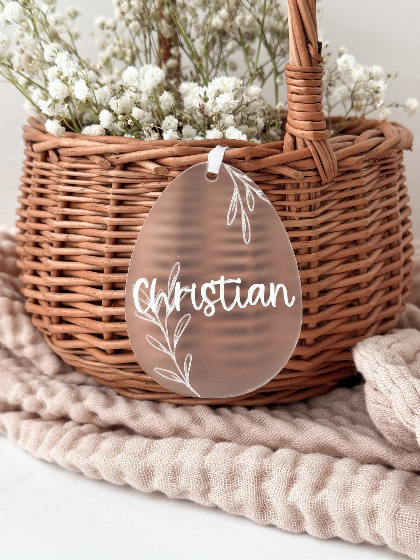 Osterkörbchen mit personalisiertem Ei-Anhänger