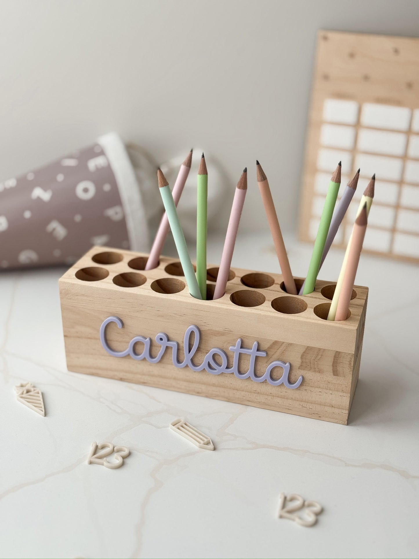 Personalisierter Schreibtischorganizer aus Holz