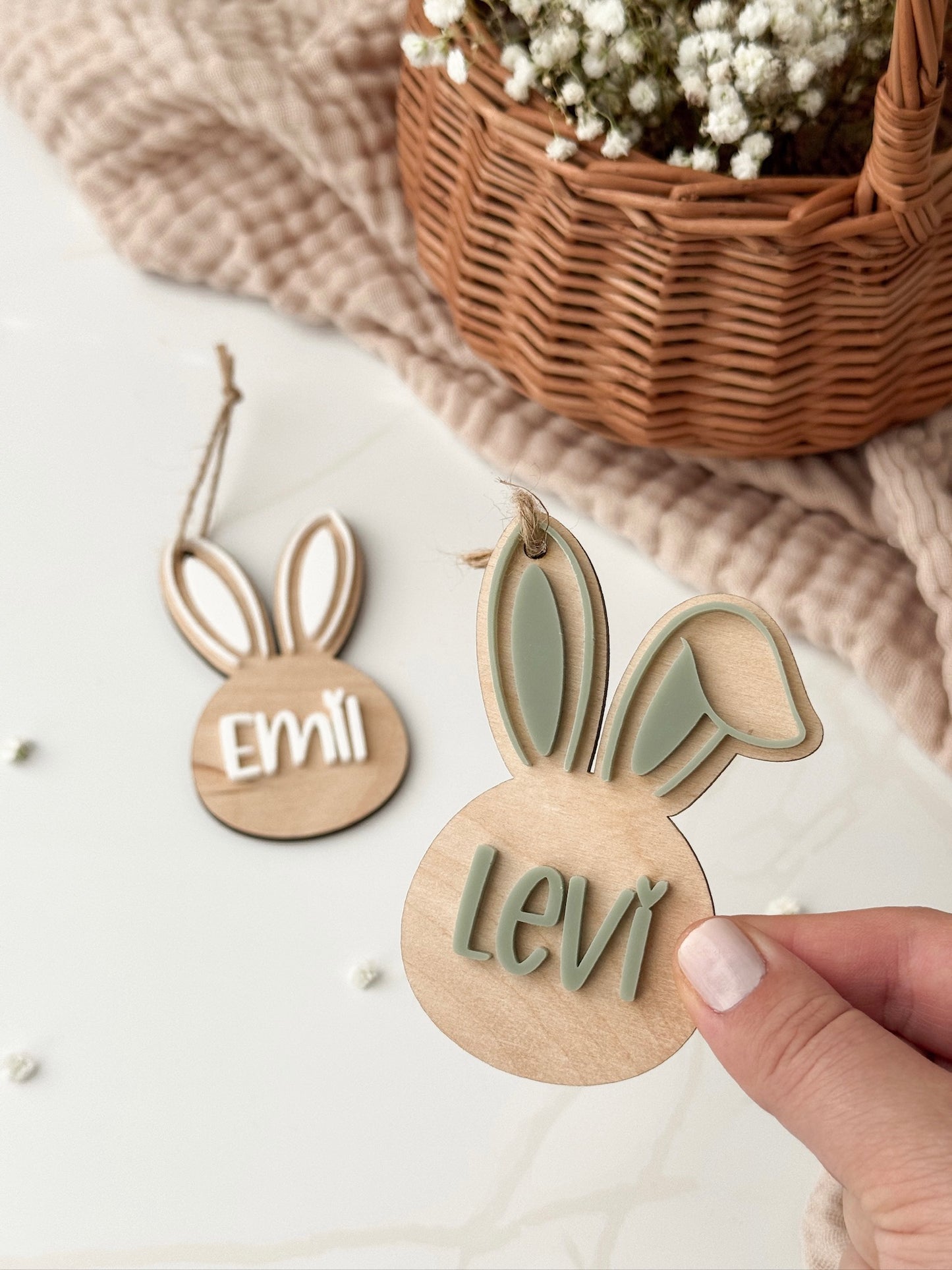 Osterkörbchen mit personalisiertem Hasen-Anhänger