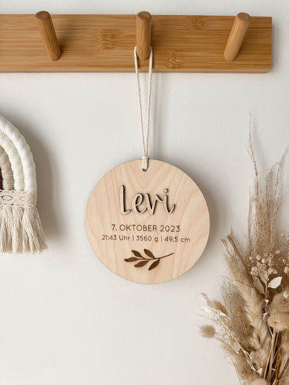 Holzschild zur Geburt