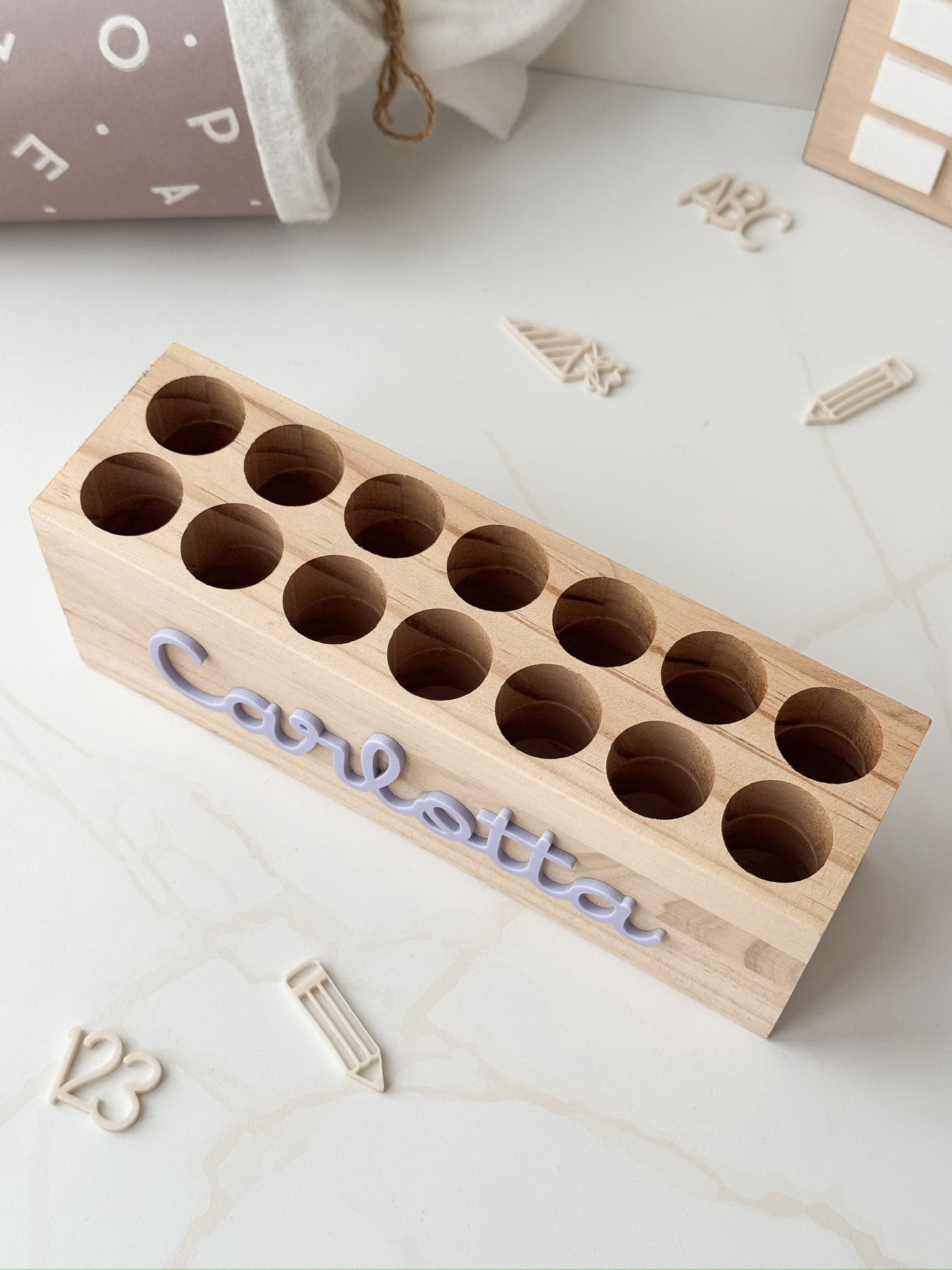 Personalisierter Schreibtischorganizer aus Holz