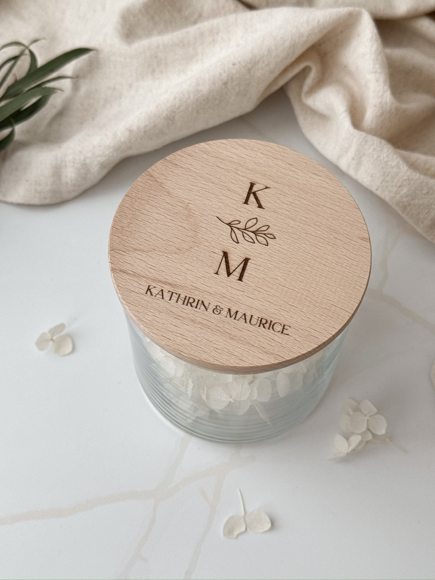 Vorratsglas mit Holzdeckel personalisiert zur Hochzeit