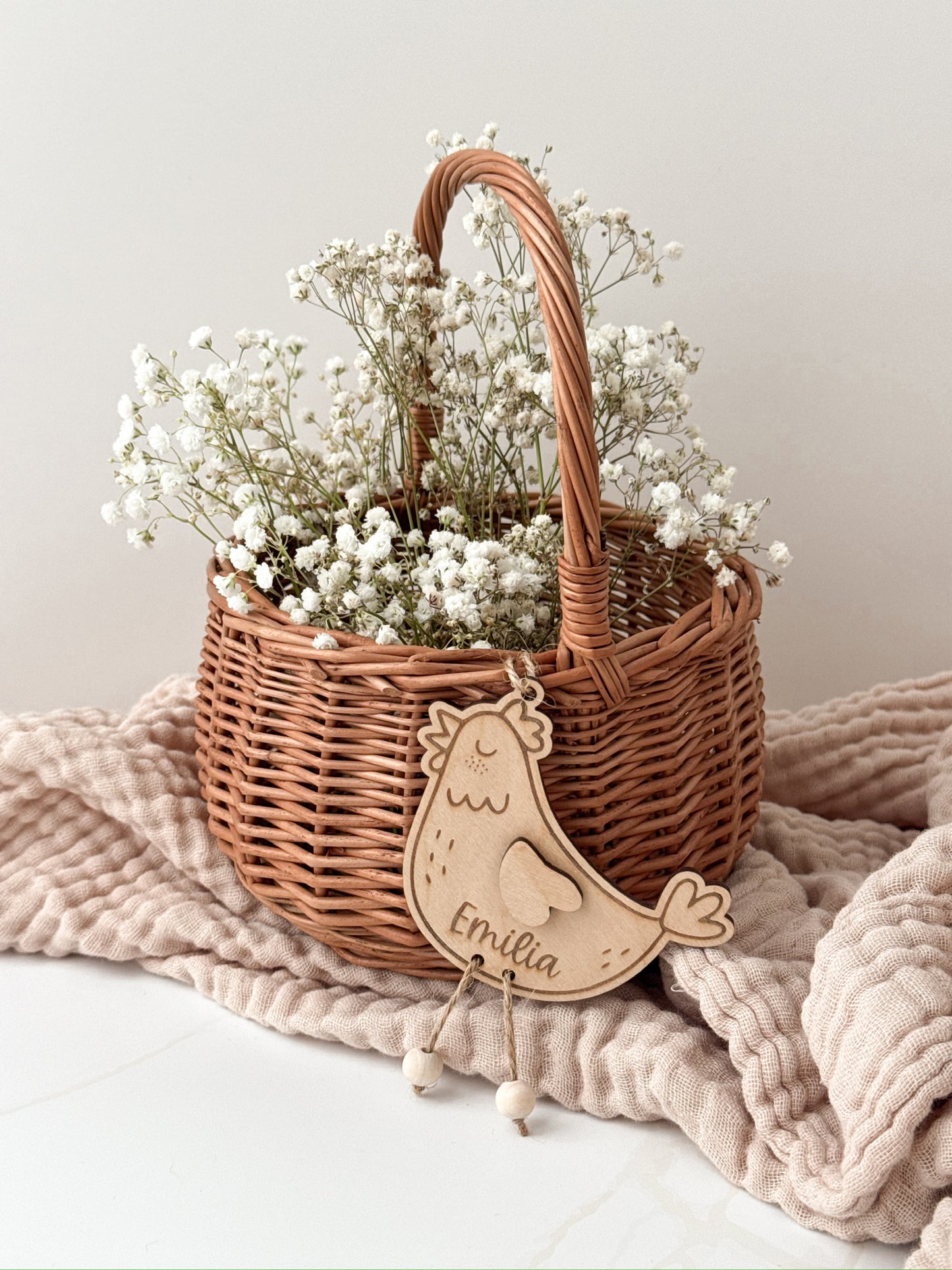 Osterkörbchen mit personalisiertem Hennen-Anhänger