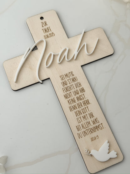 Personalisiertes Holzkreuz mit 3D-Namen aus Acryl