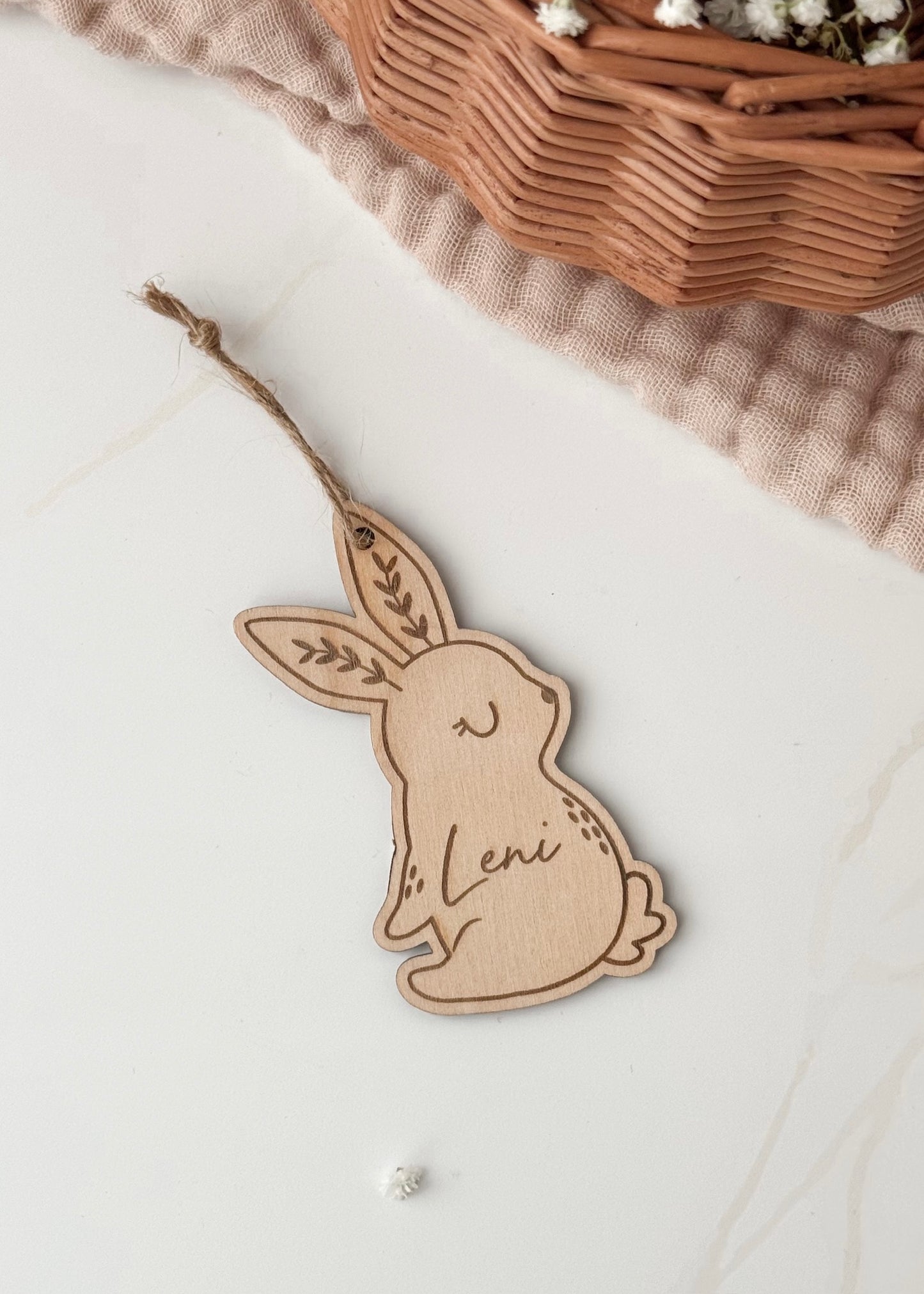 Osterkörbchen mit personalisiertem Hasenanhänger