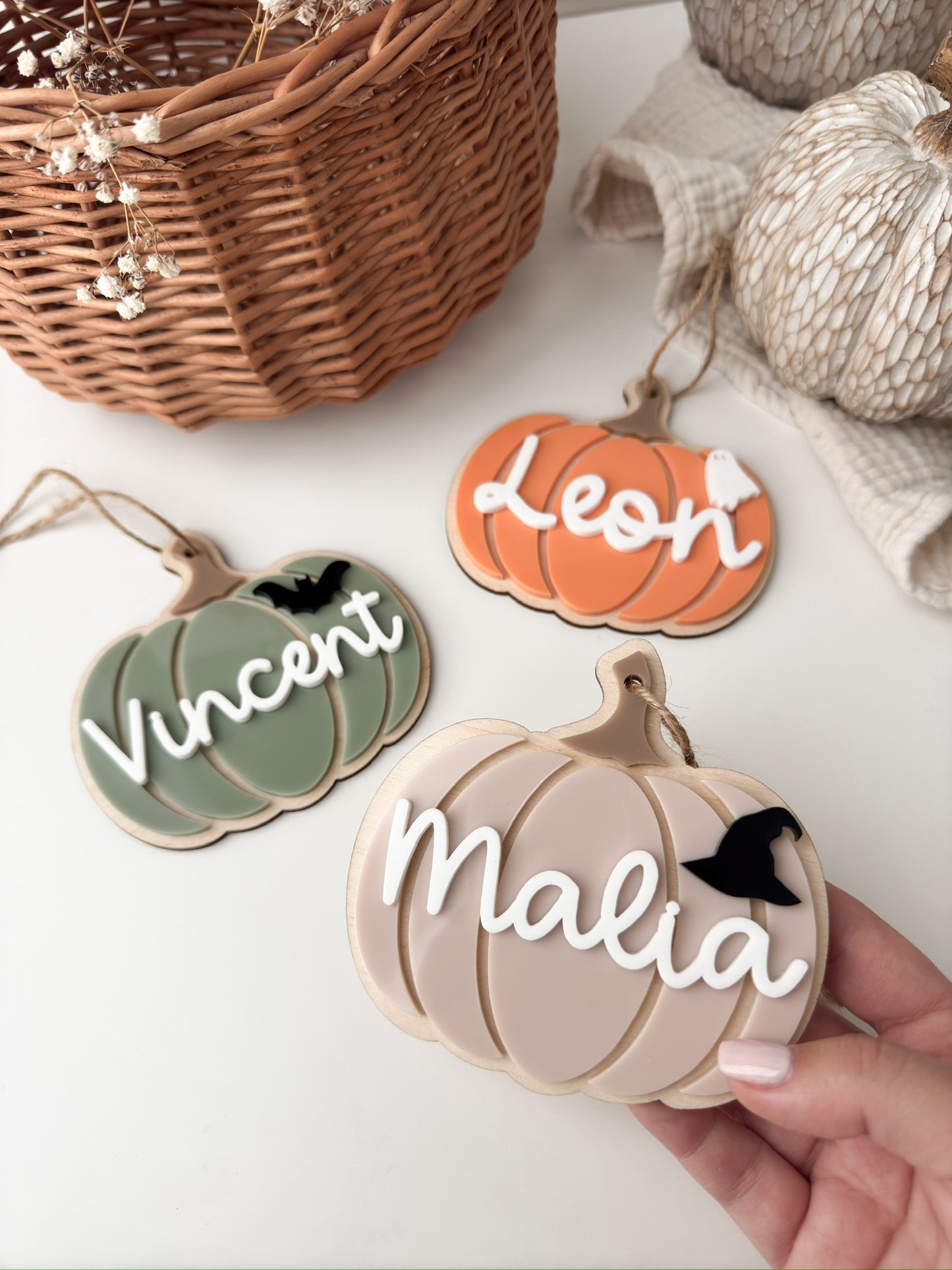 Halloweenkörbchen mit personalisiertem Kürbisanhänger