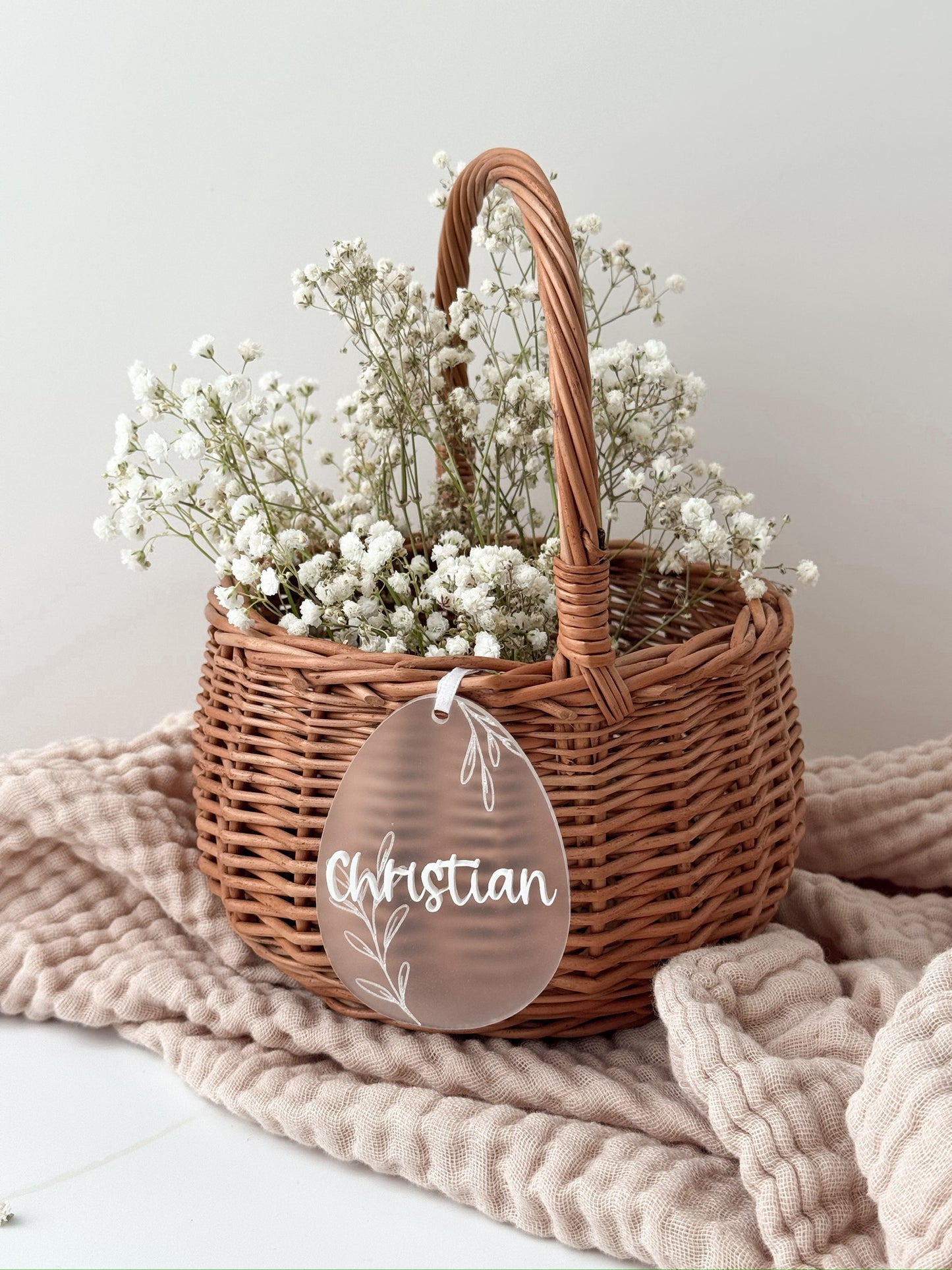 Osterkörbchen mit personalisiertem Ei-Anhänger