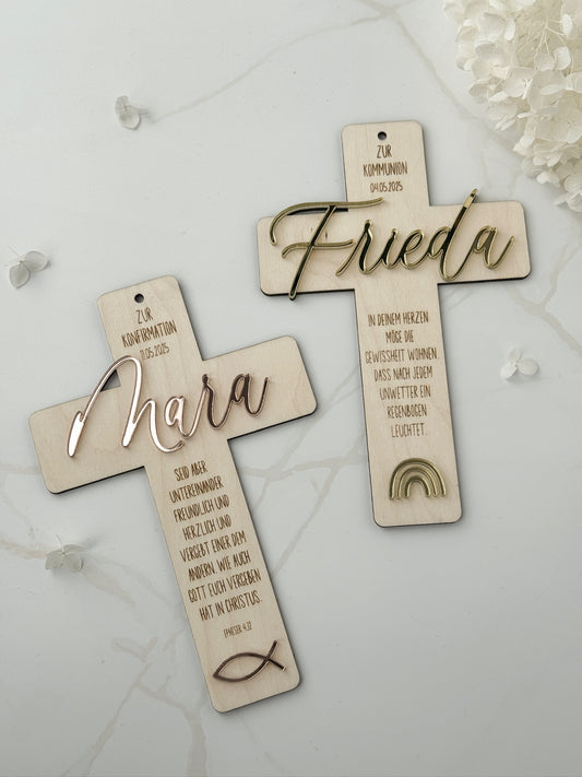 Personalisiertes Holzkreuz mit 3D-Namen aus Acryl