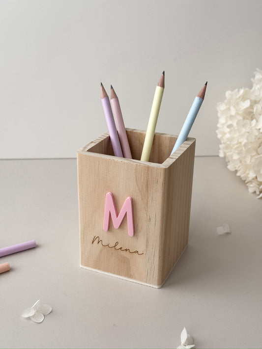 Personalisierter Stiftehalter aus Holz