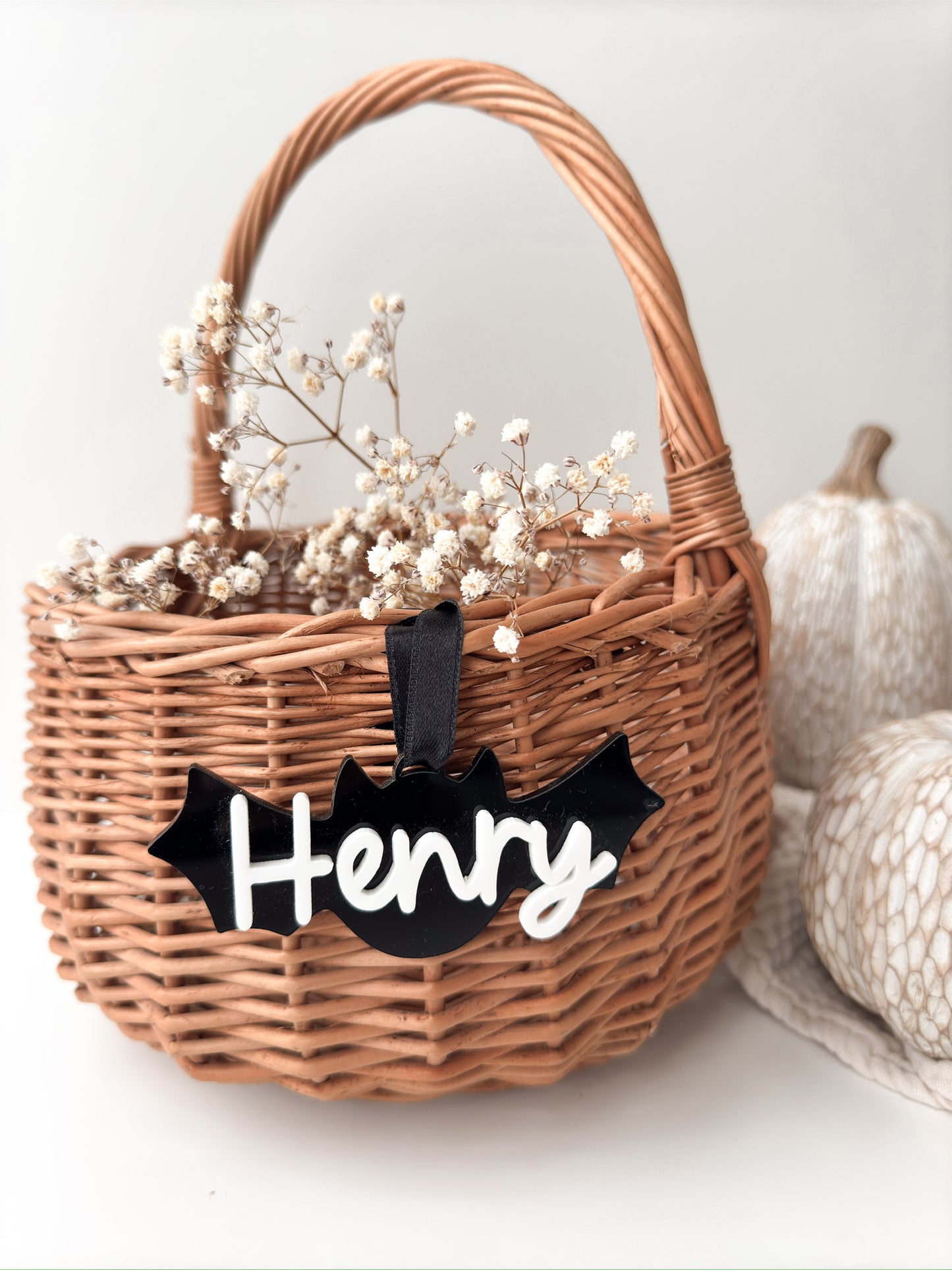 Halloweenkörbchen mit personalisiertem Anhänger