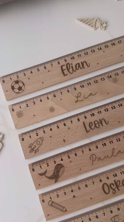 Personalisiertes Lineal aus Holz