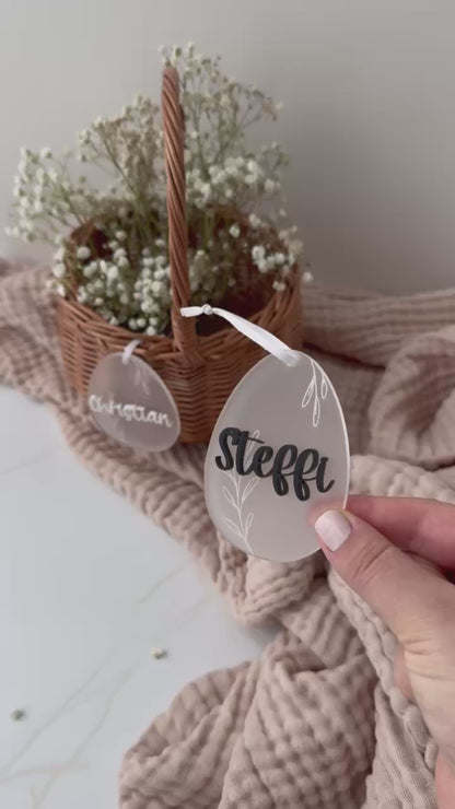 Osterkörbchen mit personalisiertem Ei-Anhänger